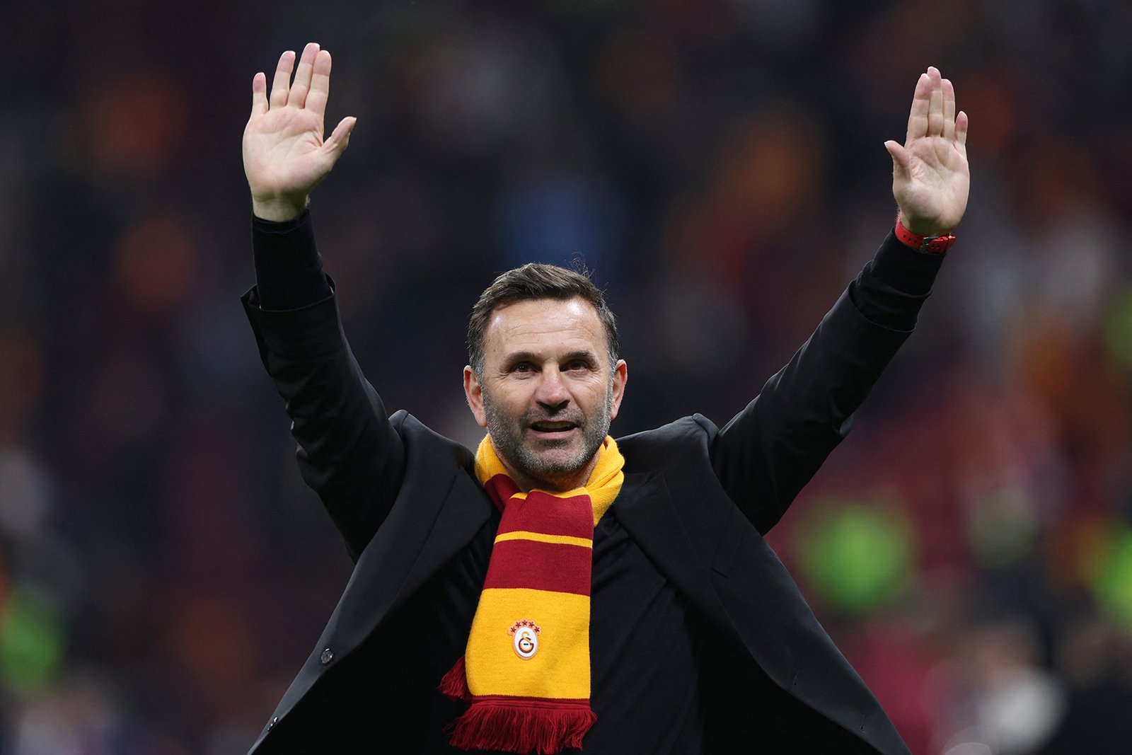 Okan Buruk futbol tarihinde bir ilki gerçekleştirdi