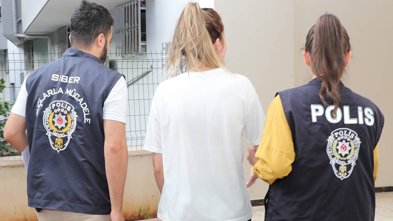 Cumhurbaşkanı'na hakaret iddiasıyla gözaltına alınan kadına ev hapsi