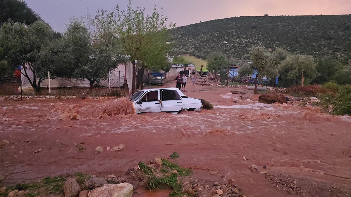 Adana'yı sel vurdu: 1 kişi kayıp