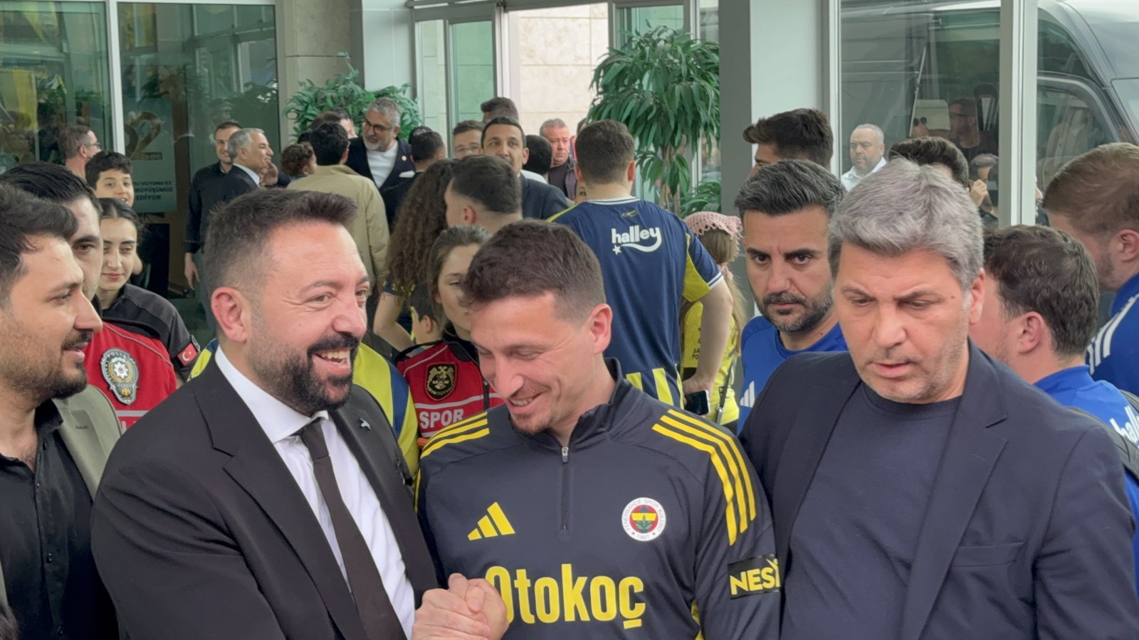 Mert Hakan Yandaş, takımı yalnız bırakmadı