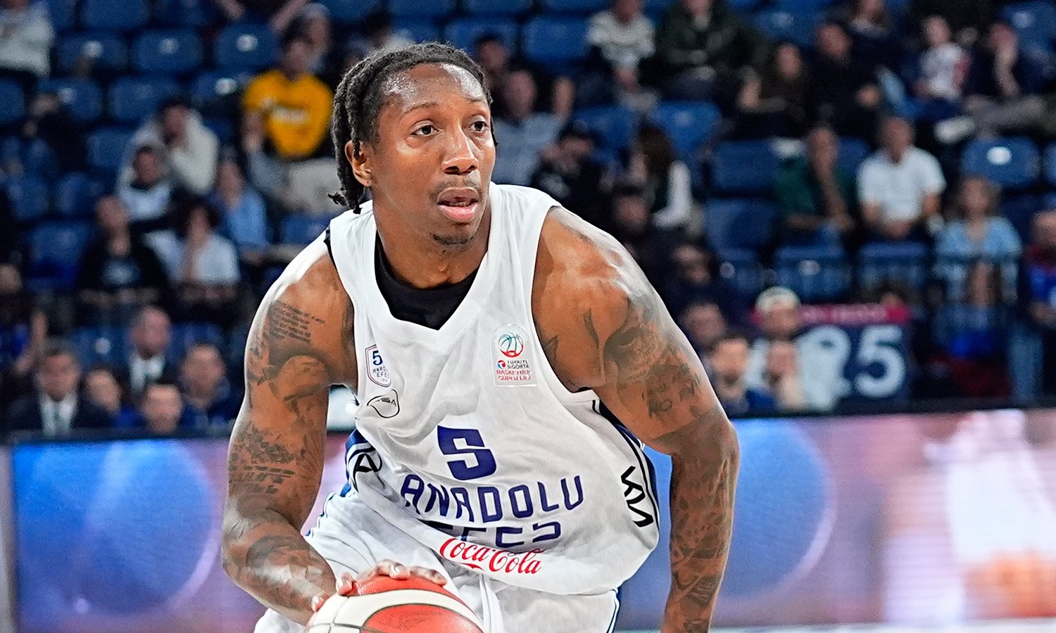 Anadolu Efes, ABD'li yıldızı ile yollarını ayırdı