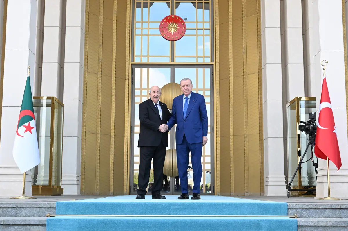Cezayir Cumhurbaşkanı Tebbun Ankara'da. Cumhurbaşkanı Erdoğan resmi törenle karşıladı