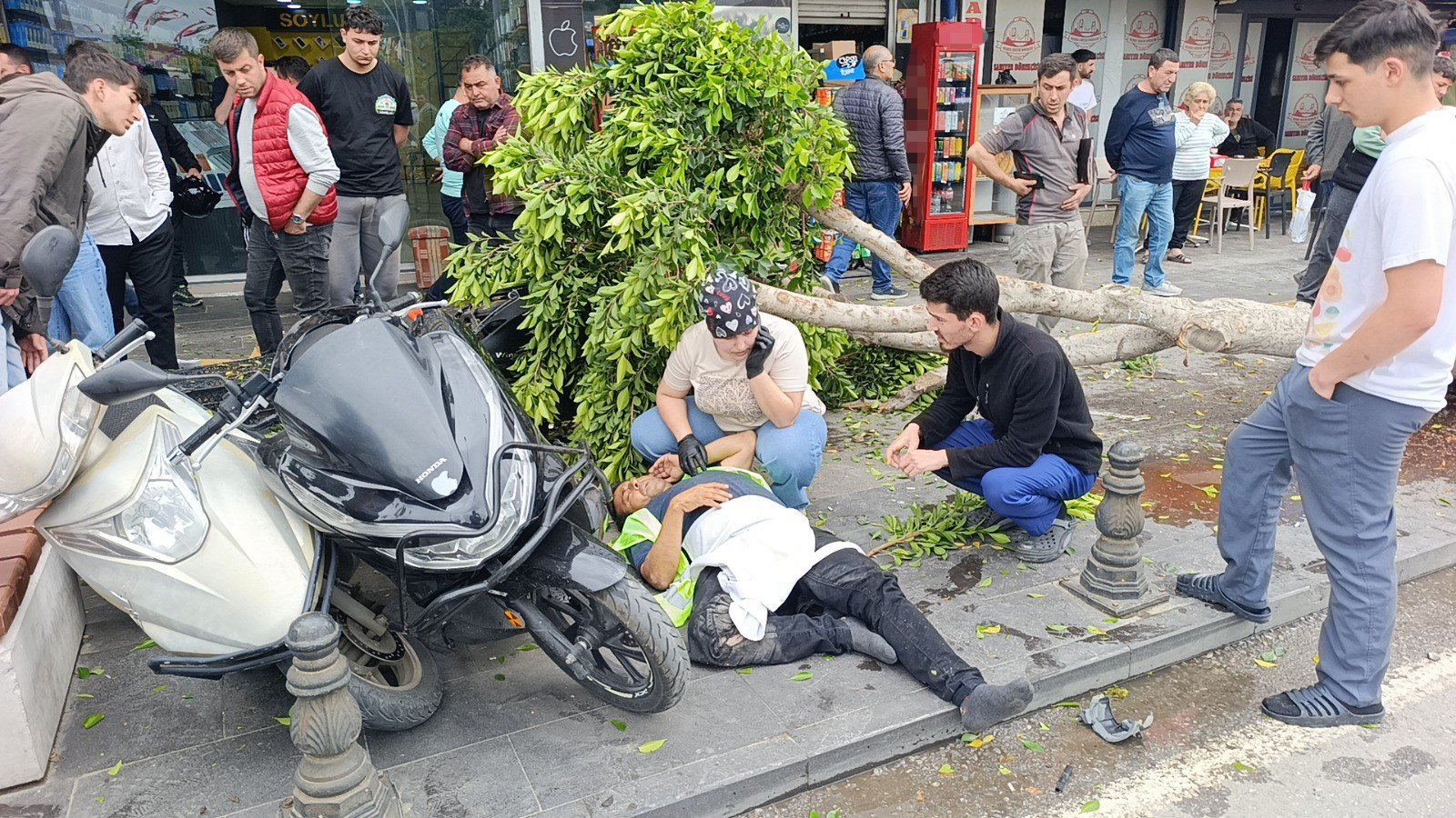 Kırmızı ışık ihlali yapan otomobil ortalığı savaş alanına çevirdi