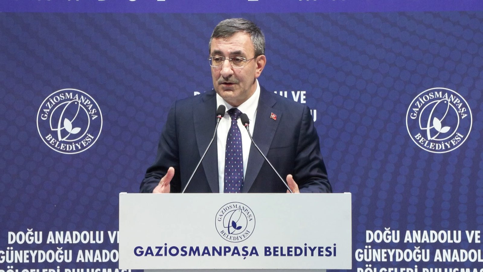 Cumhurbaşkanı Yardımcısı Yılmaz: Türkiye'yi çatışmalardan, ateşten uzak tutuyoruz