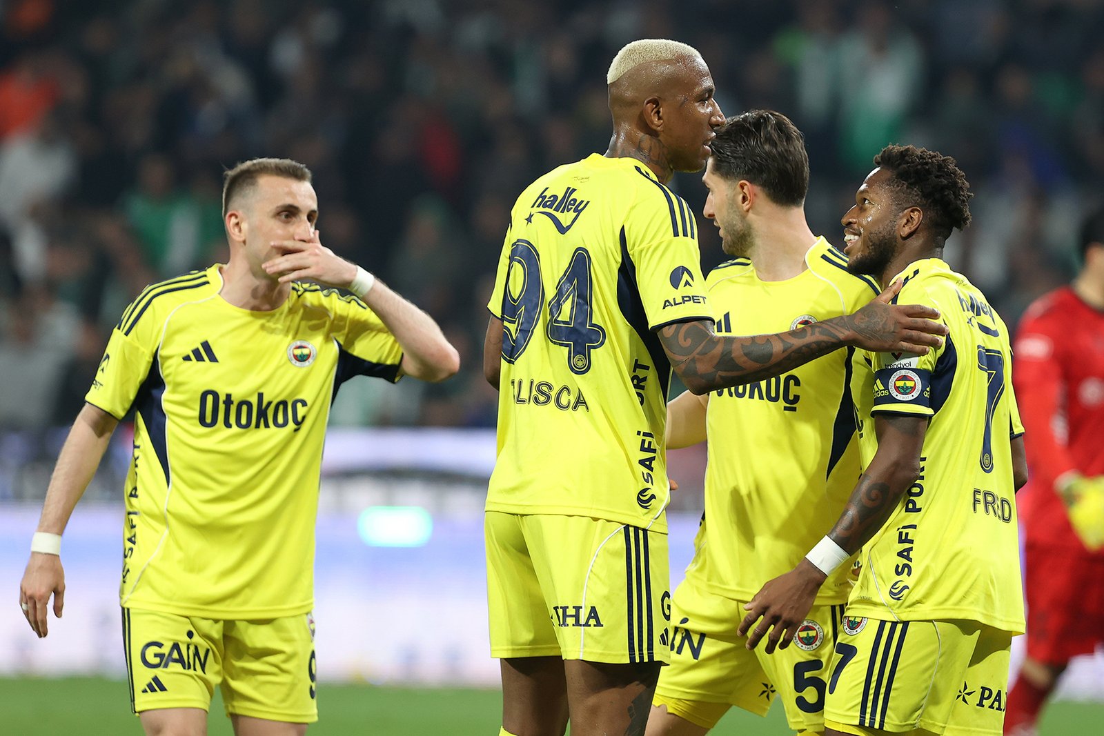 "PSG projesine kimse hayır demeyecektir" | Spor yazarları Fenerbahçe için ne dedi?