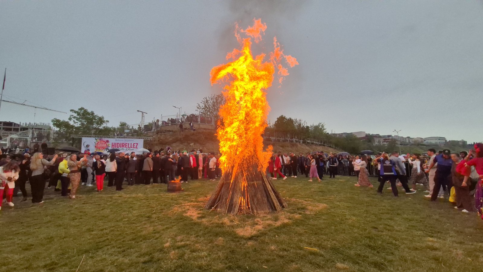 Kakava ateşi yakıldı, bahar danslarla karşılandı