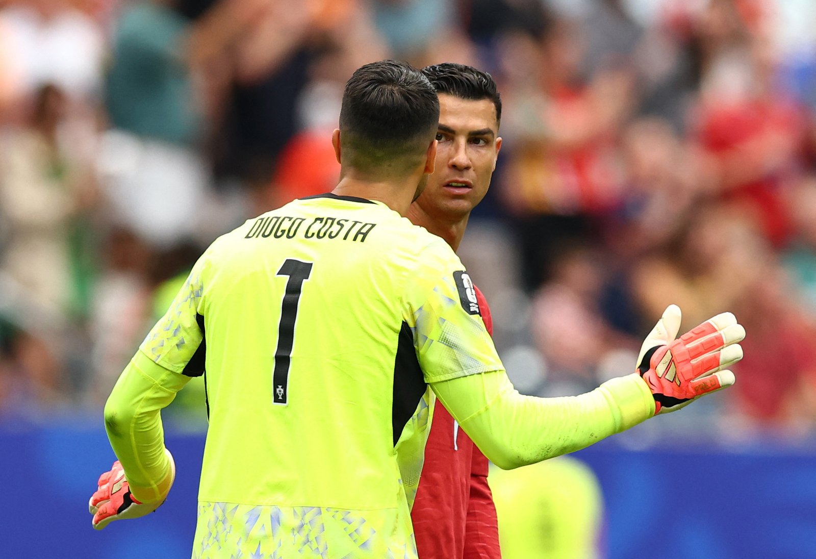 Ronaldo çıldırdı, takım arkadaşıyla atıştı