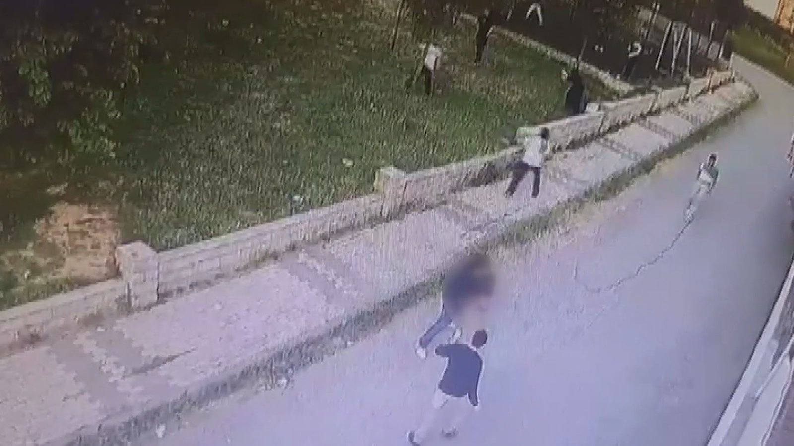 Saldıran da ölen de çocuk. Saldırı anının görüntüleri ortaya çıktı