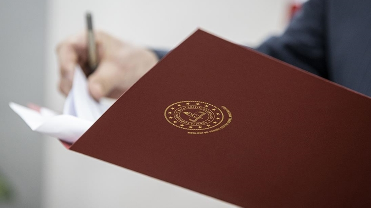 AÖL kayıt yenileme ne zaman, hangi tarihlerde yapılacak? Kayıt yenileme ücreti ne kadar?