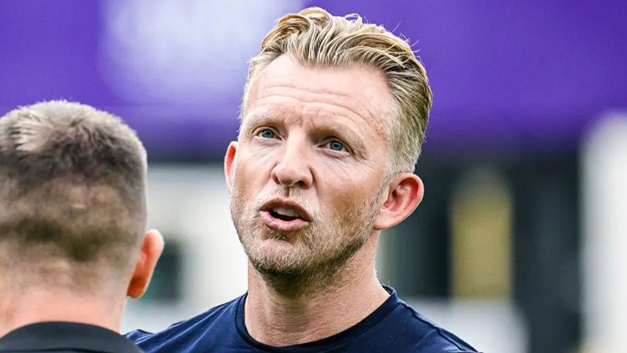 Fenerbahçe'nin duyurduğu Dirk Kuyt'ın takımından hiç beklenmedik açıklama geldi