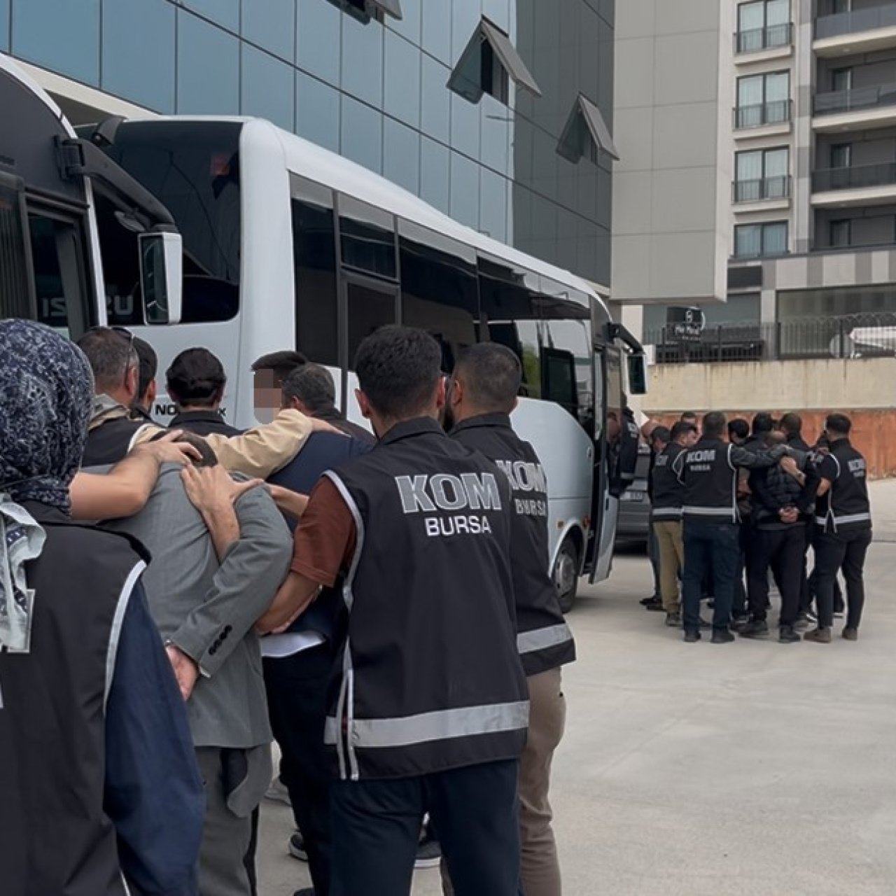 Tefecilik ve yağma operasyonu: 11 tutuklama