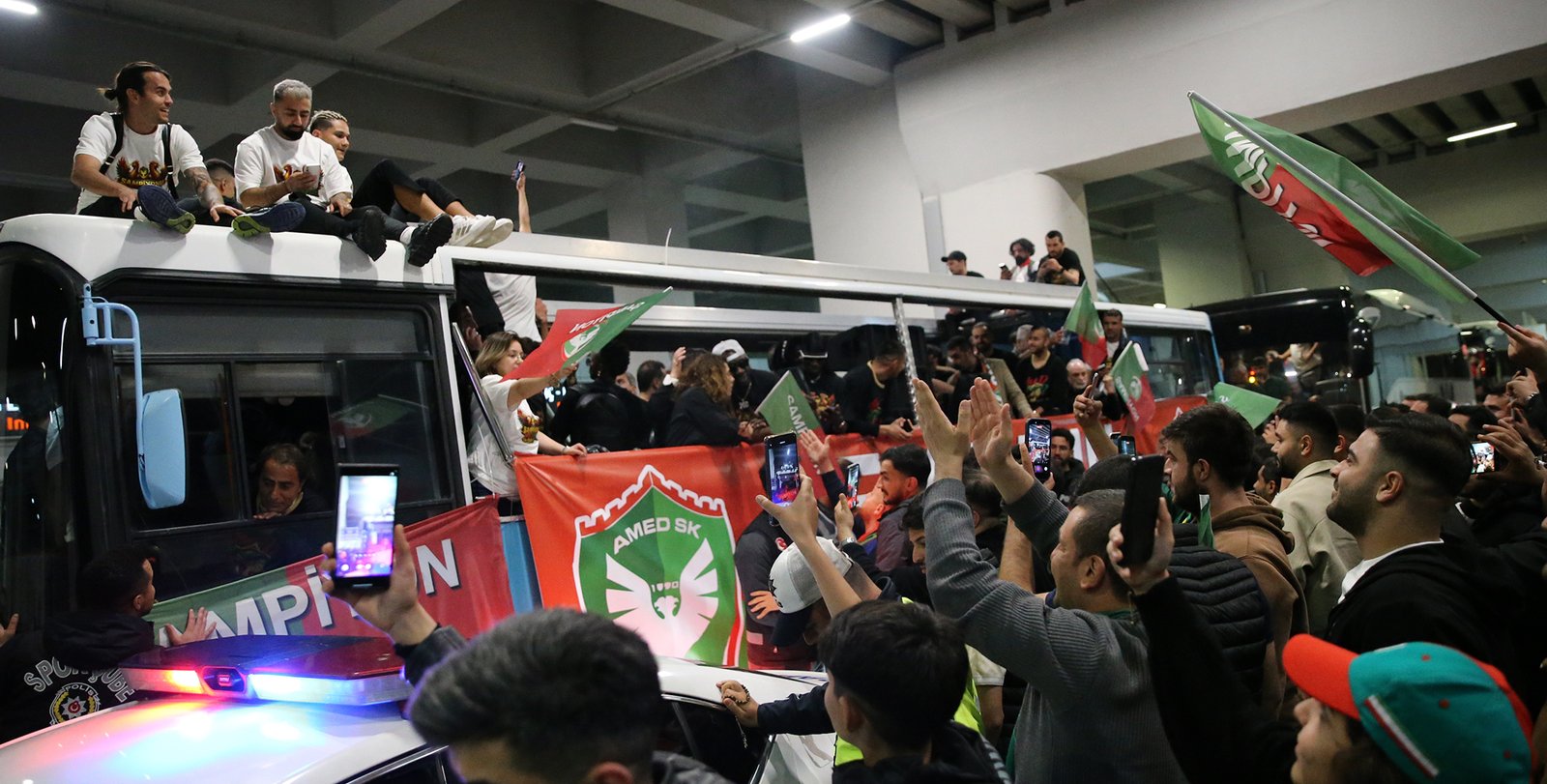 Amedspor, Diyarbakır'da coşkuyla karşılandı