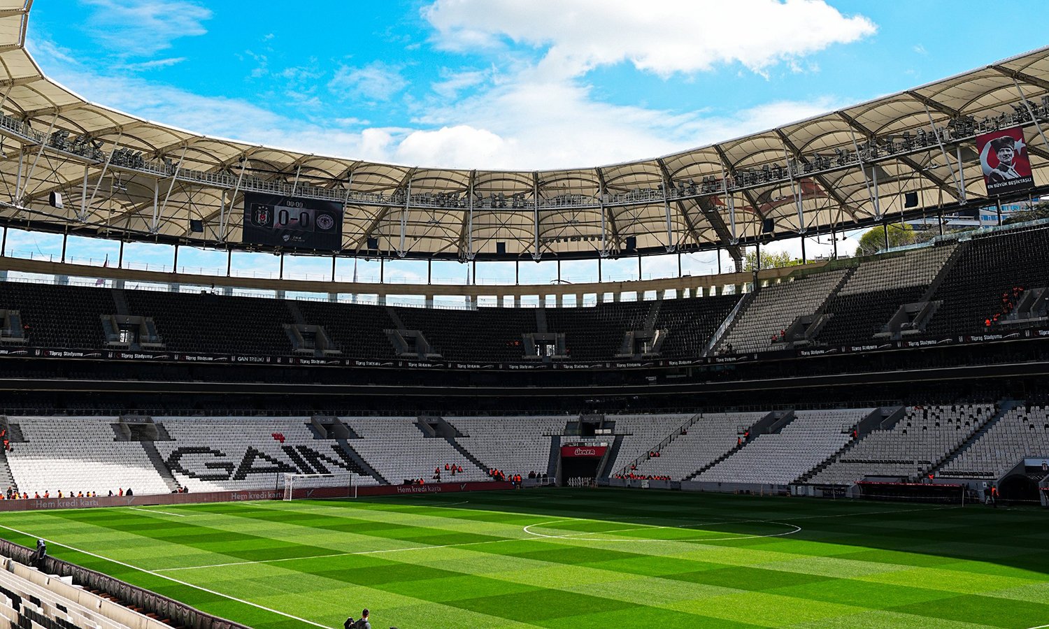 Beşiktaş duyurdu: Trabzonspor taraftarları tribüne alınacak mı?