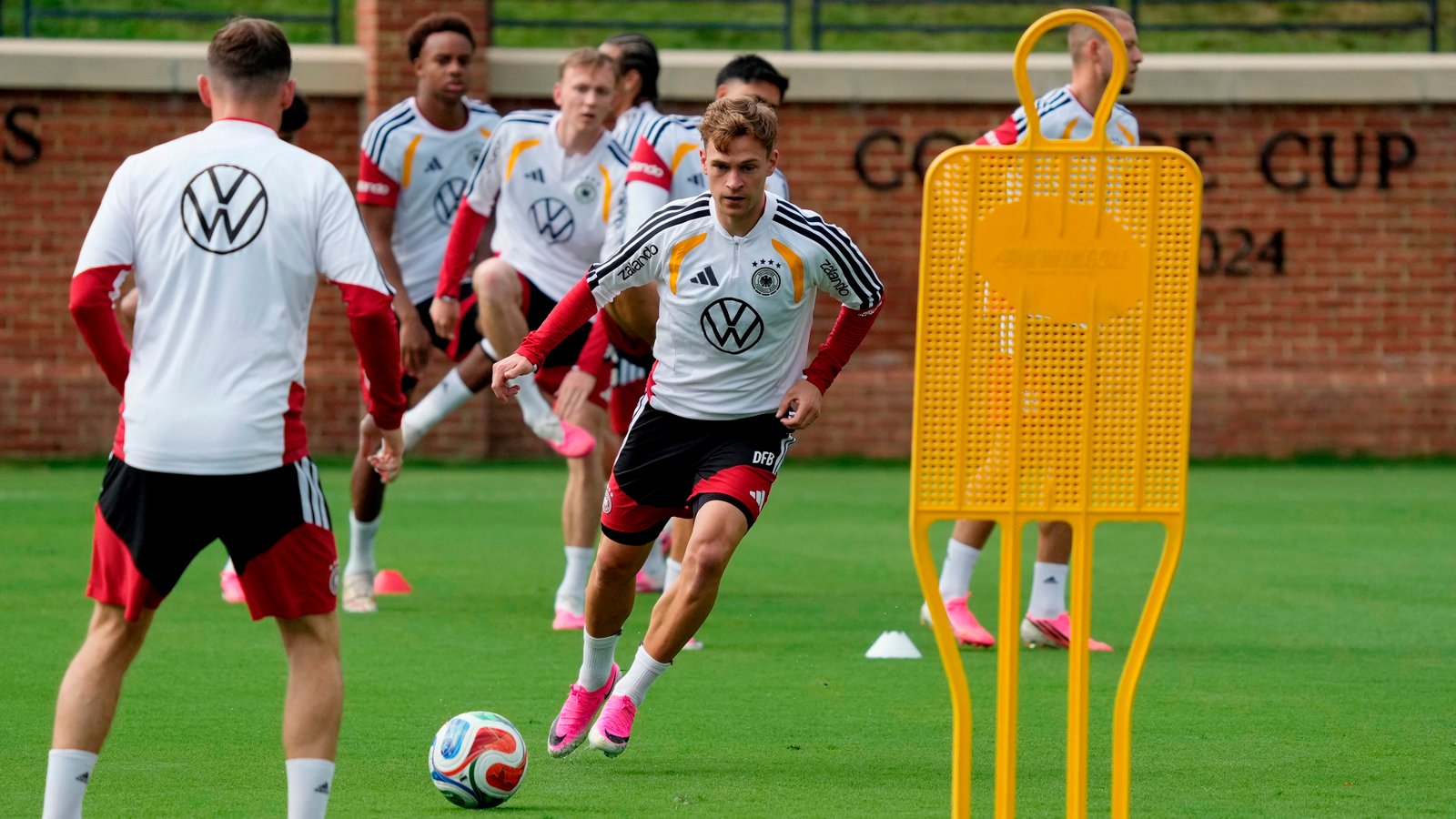 Alman kampında zehirli yılan paniği! Kimmich'ten itiraf: "Biraz ürküyorum"
