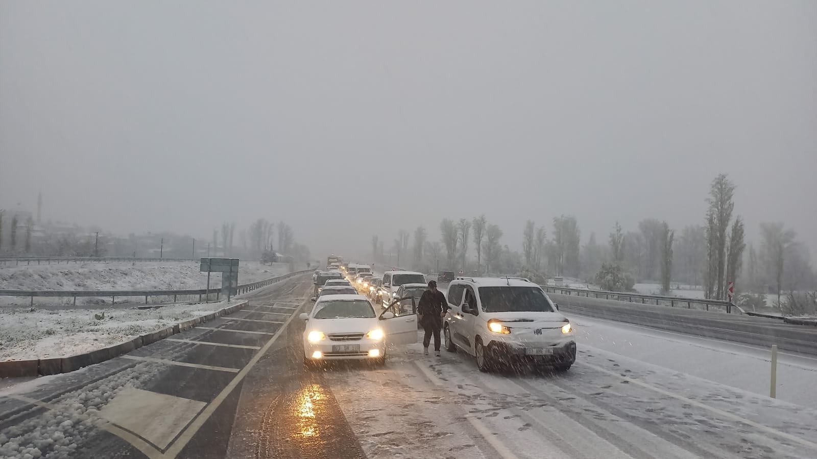 Afyonkarahisar'da iki ilçede eğitime kar engeli