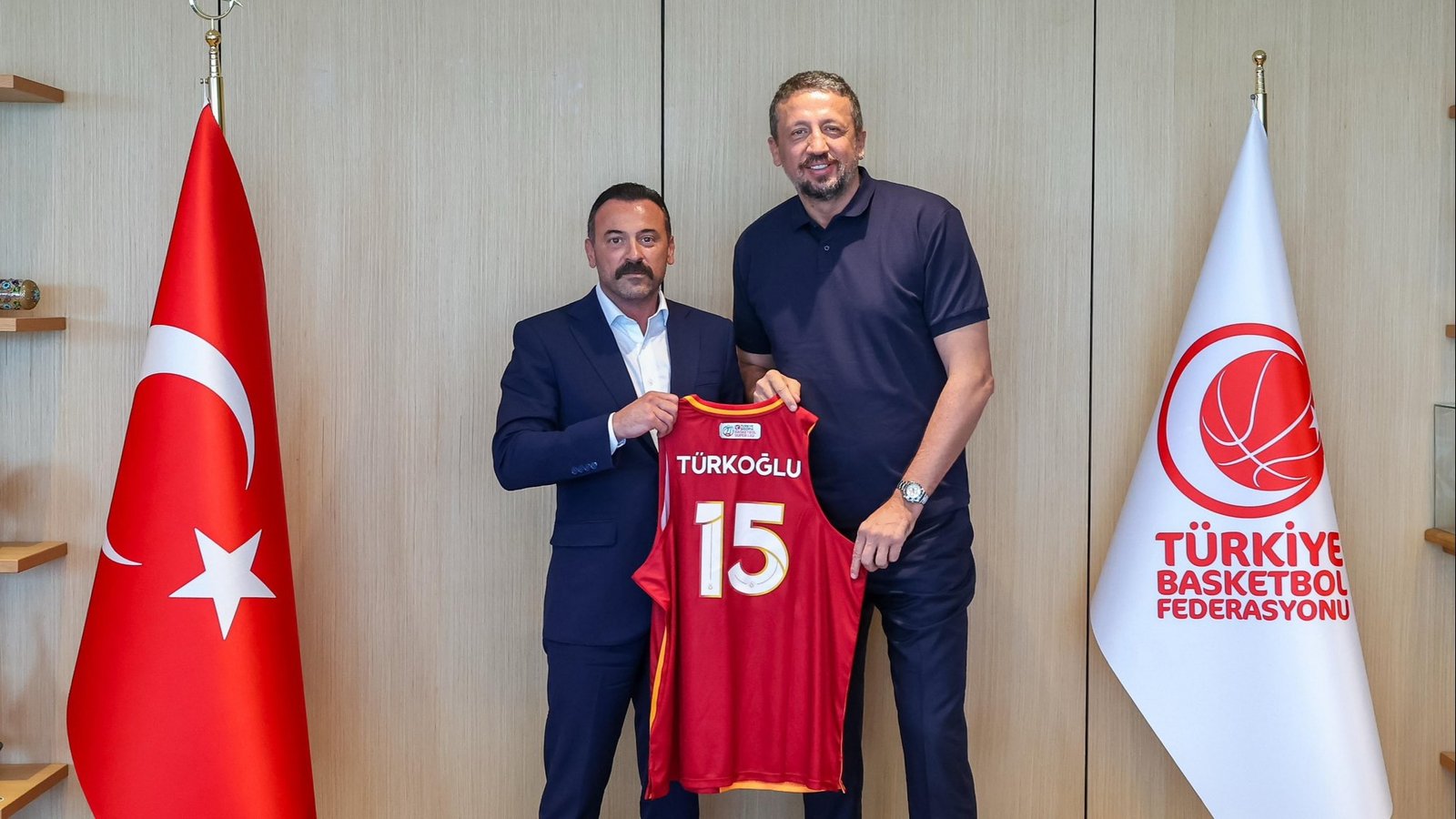 Galatasaray'ndan TBF Başkanı Hidayet Türkoğlu'na ziyaret
