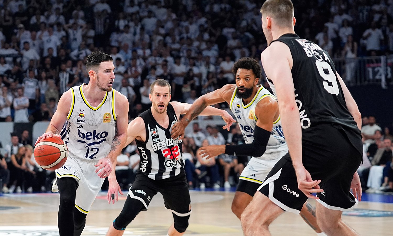 Nando De Colo basketbolu bıraktı