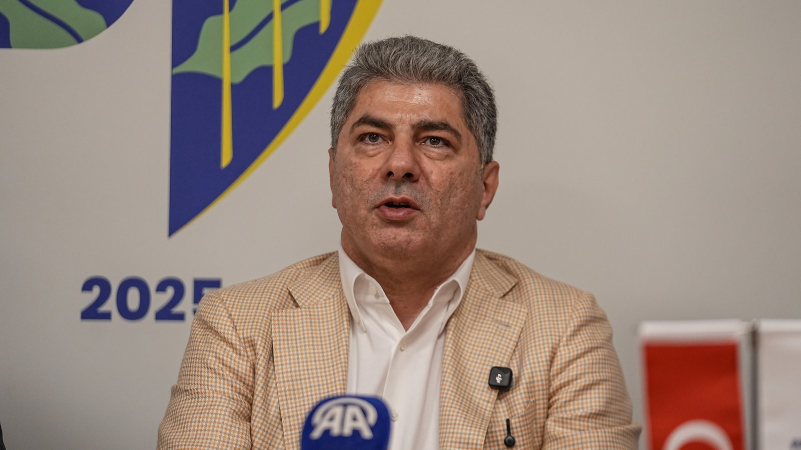 Hakan Safi'den Aziz Yıldırım'a gönderme: "Seçimi kaybettiğinden beri..."