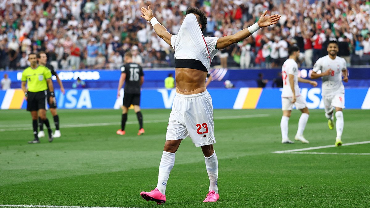 İranlı futbolcunun gol sevinci olay oldu