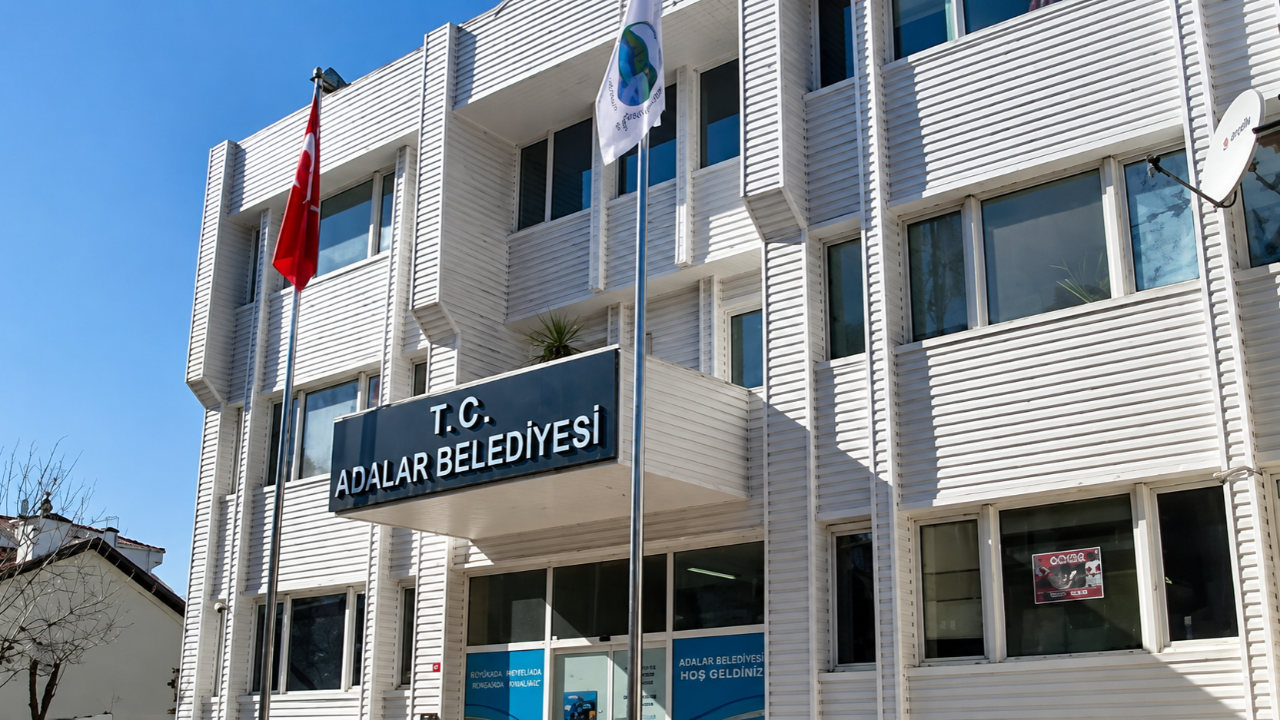 Adalar Belediye Başkanı Ali Ercan Akpolat gözaltına alındı