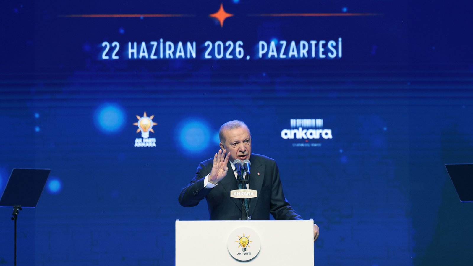 Cumhurbaşkanı Erdoğan: Rakiplerimiz koltuk kavgası veriyor, biz Türkiye'yi geleceğe hazırlıyoruz