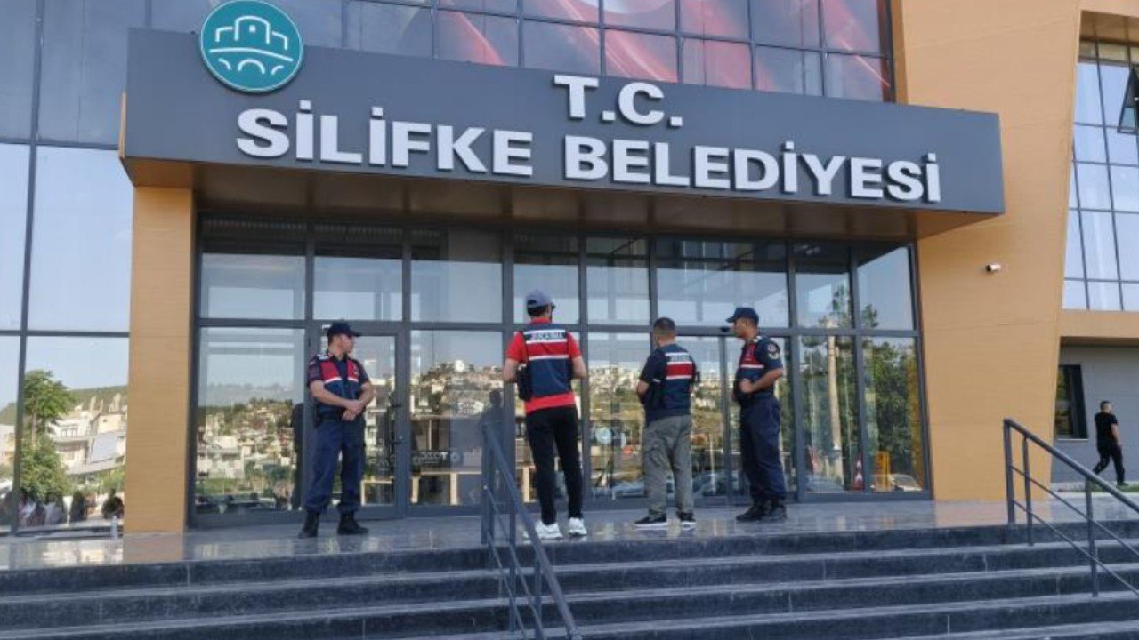 Silifke Belediyesine operasyon: Belediye Başkanı Mustafa Turgut gözaltında