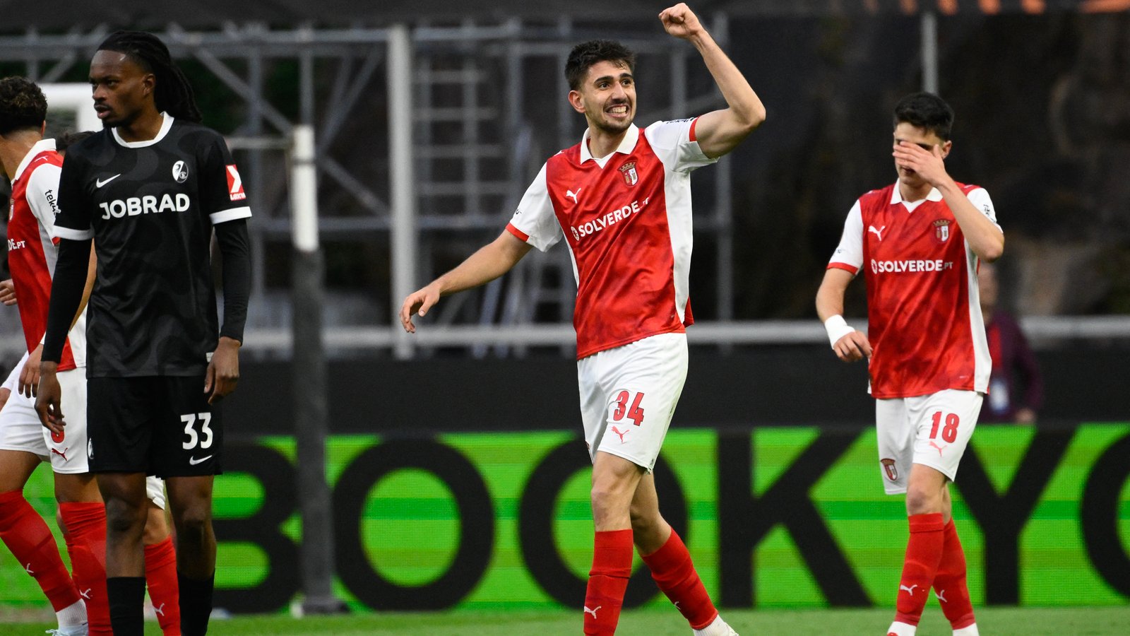 Demir Ege Tıknaz ağları sarstı, Braga ilk maçı kazandı