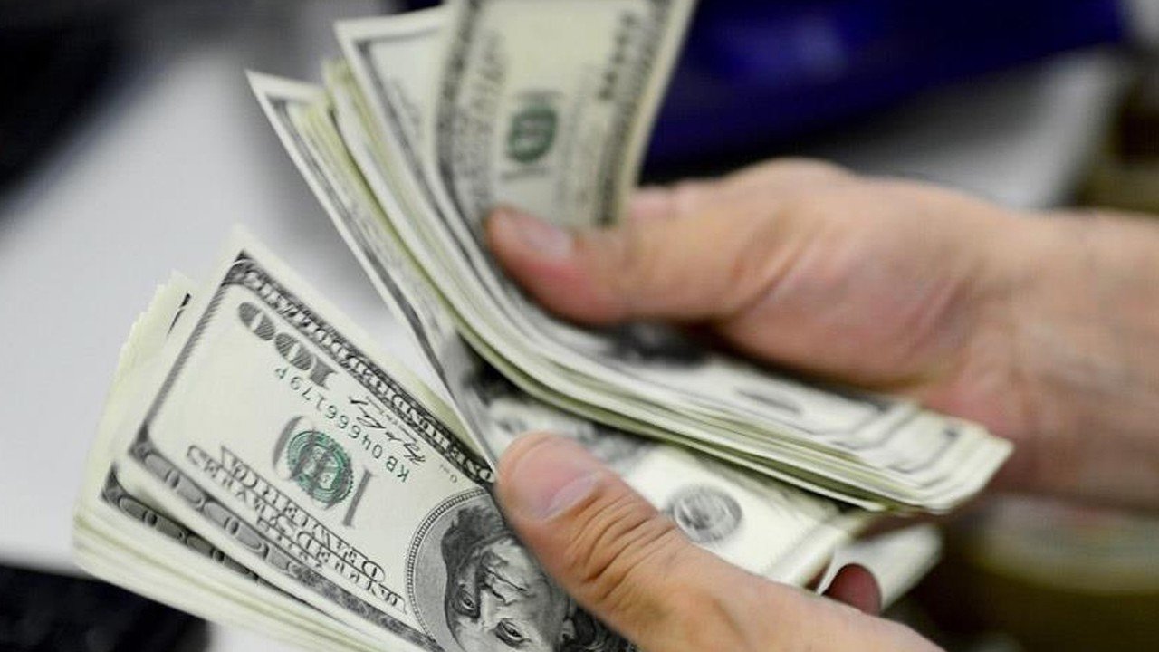 Hazine'den 1,39 milyar dolarlık ihrac