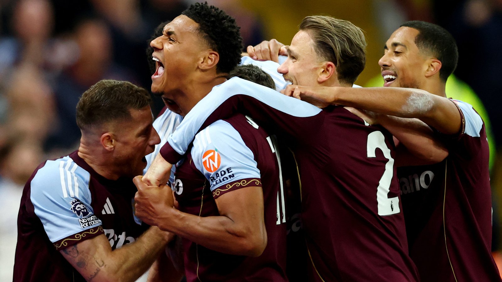 Aston Villa, sahasında Liverpool'u 4'ledi