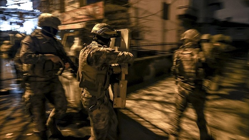 Cumhuriyet tarihinin en büyük uyuşturucu operasyonu. 6 ilde uyuşturucu satıcılarına darbe
