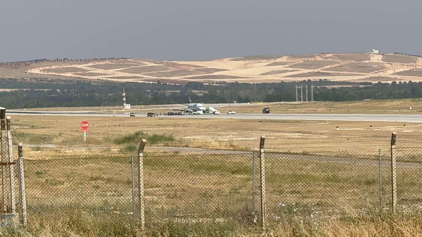 Gaziantep Havalimanı'na iniş yapan yolcu uçağının lastiği patladı