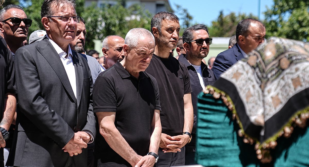 Eski dostları acı gününde yalnız bırakmadı