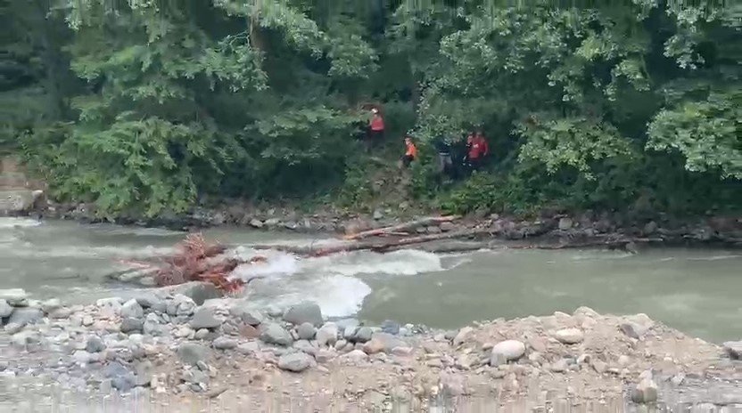 Aranan kayıp kişi ölü bulundu. Arama ekibinin botu devrildi, bir personel hayatını kaybetti