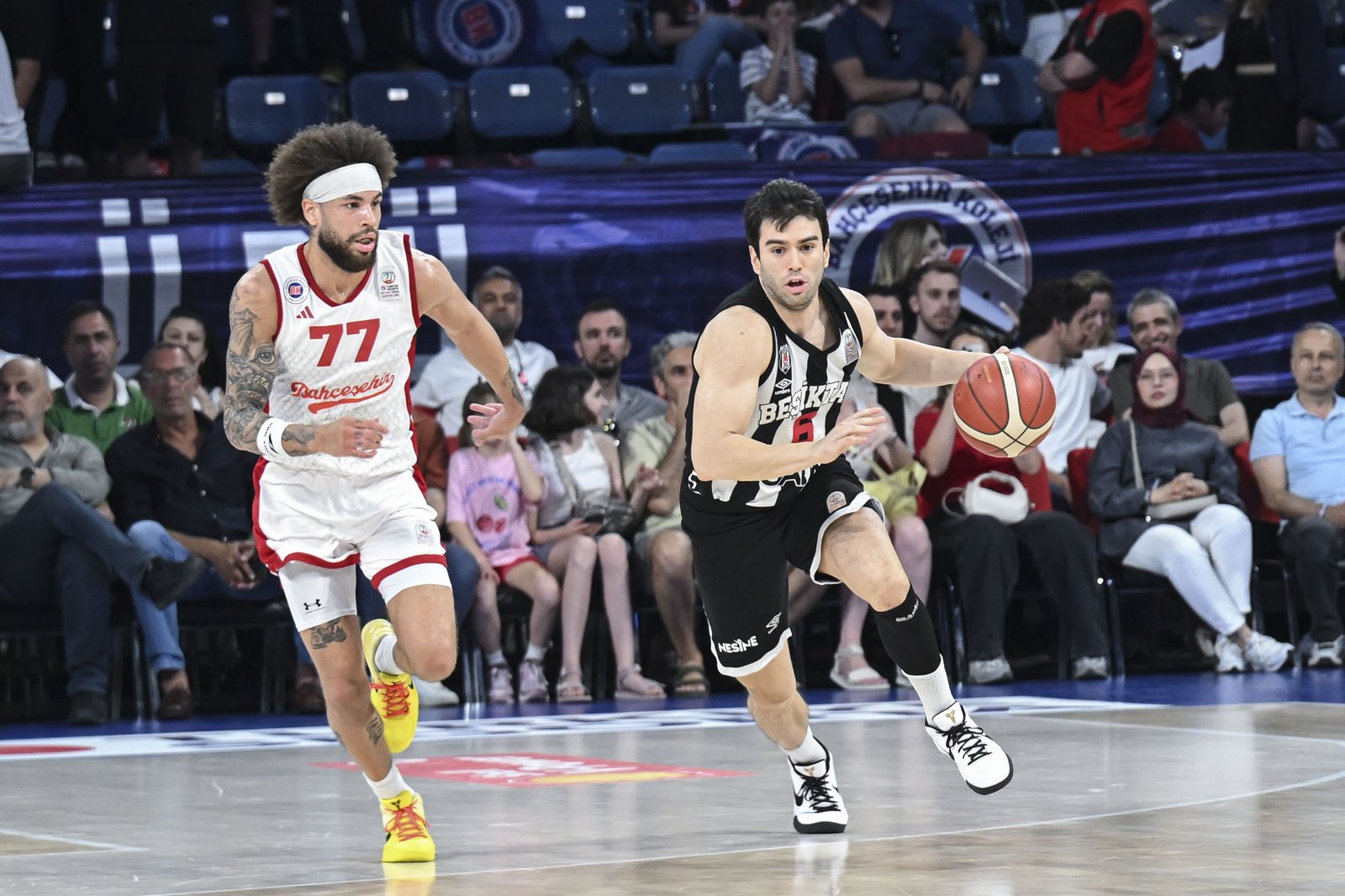 Bahçeşehir Koleji, Beşiktaş GAİN'i yenerek seride öne geçti