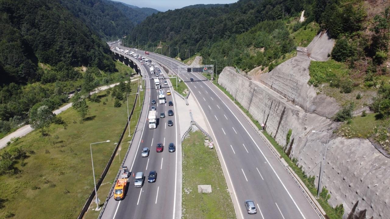 Anadolu Otoyolu'nu kullanacaklar dikkat: Şerit daraltması yapılacak