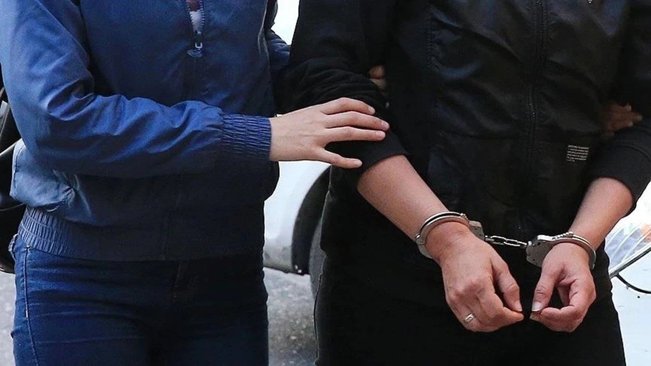 İstanbul'un göbeğinde havalimanı servisini durdurup yolcuları gasp ettiler