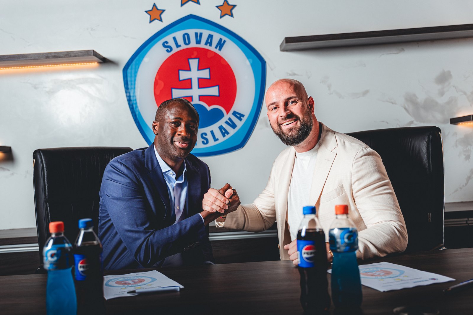 Yaya Toure teknik direktör olarak ilk imzasını attı