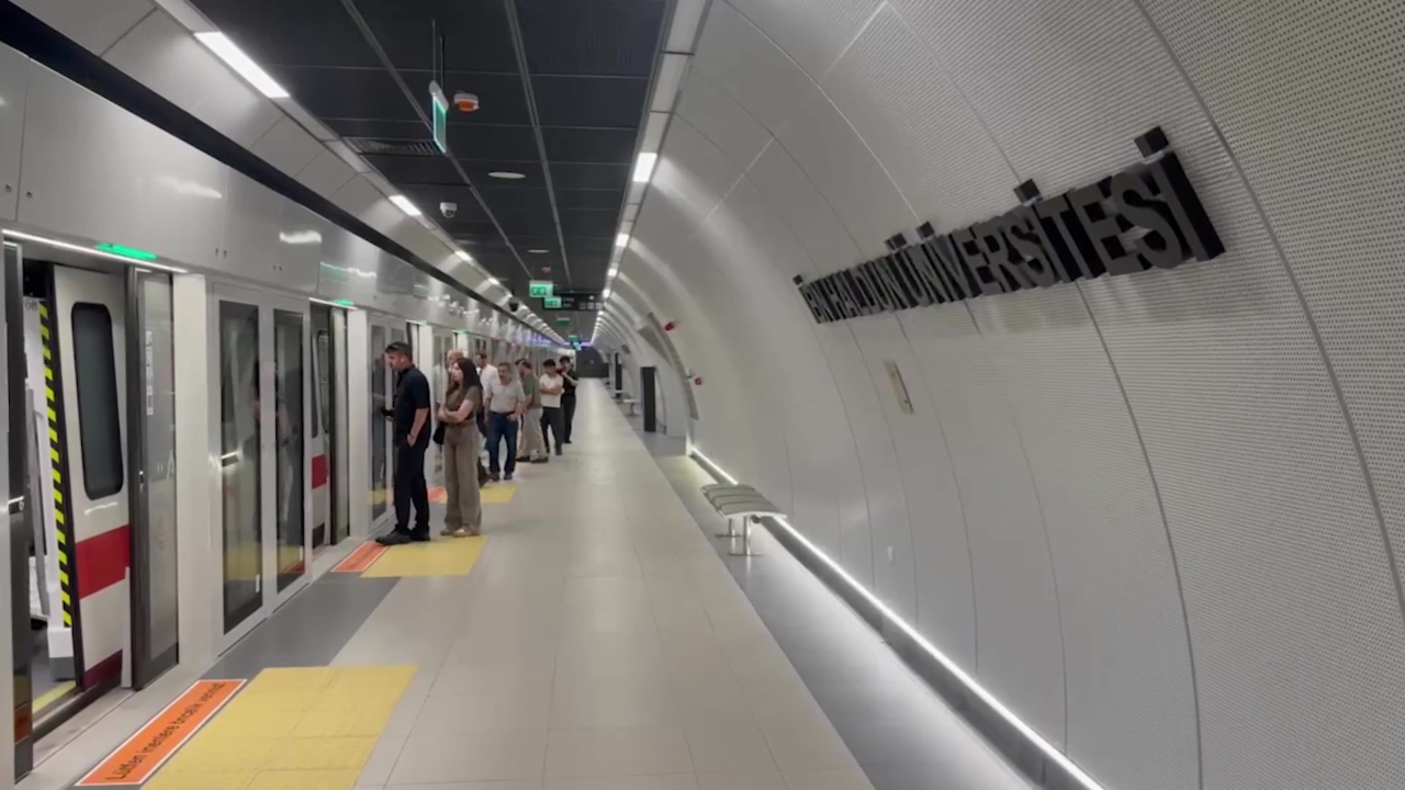 İstanbul'un yeni metrosu ilk günde 10 bin yolcu taşıdı