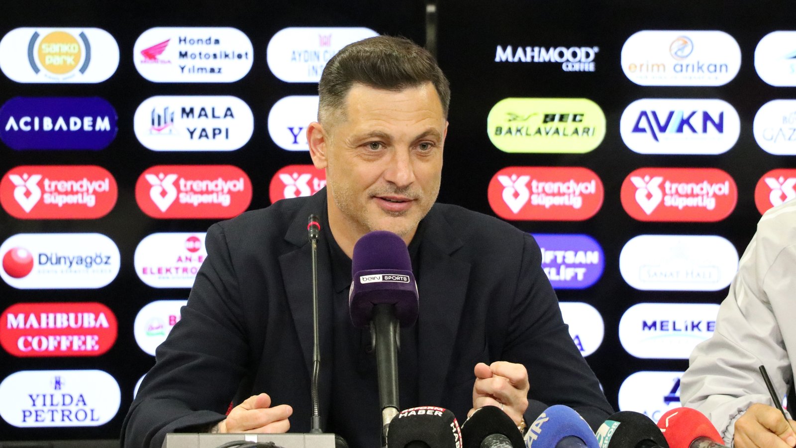 Mirel Radoi'den mağlubiyet yorumu: "Futbol adil oyun değil"