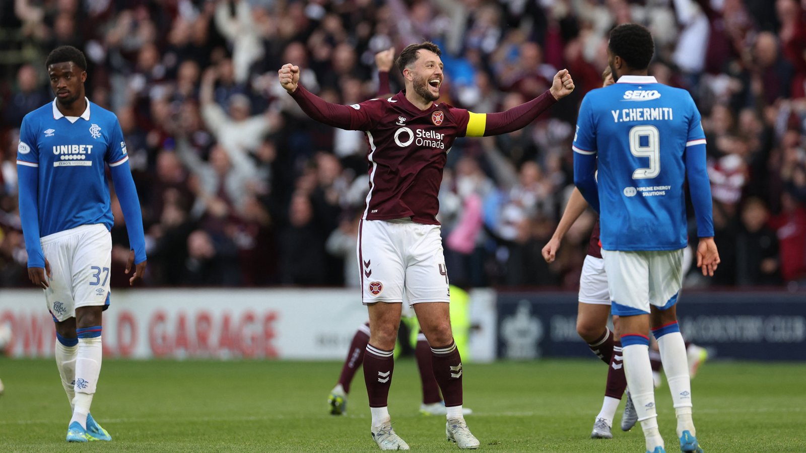 Lider Hearts, Rangers'ı devirdi