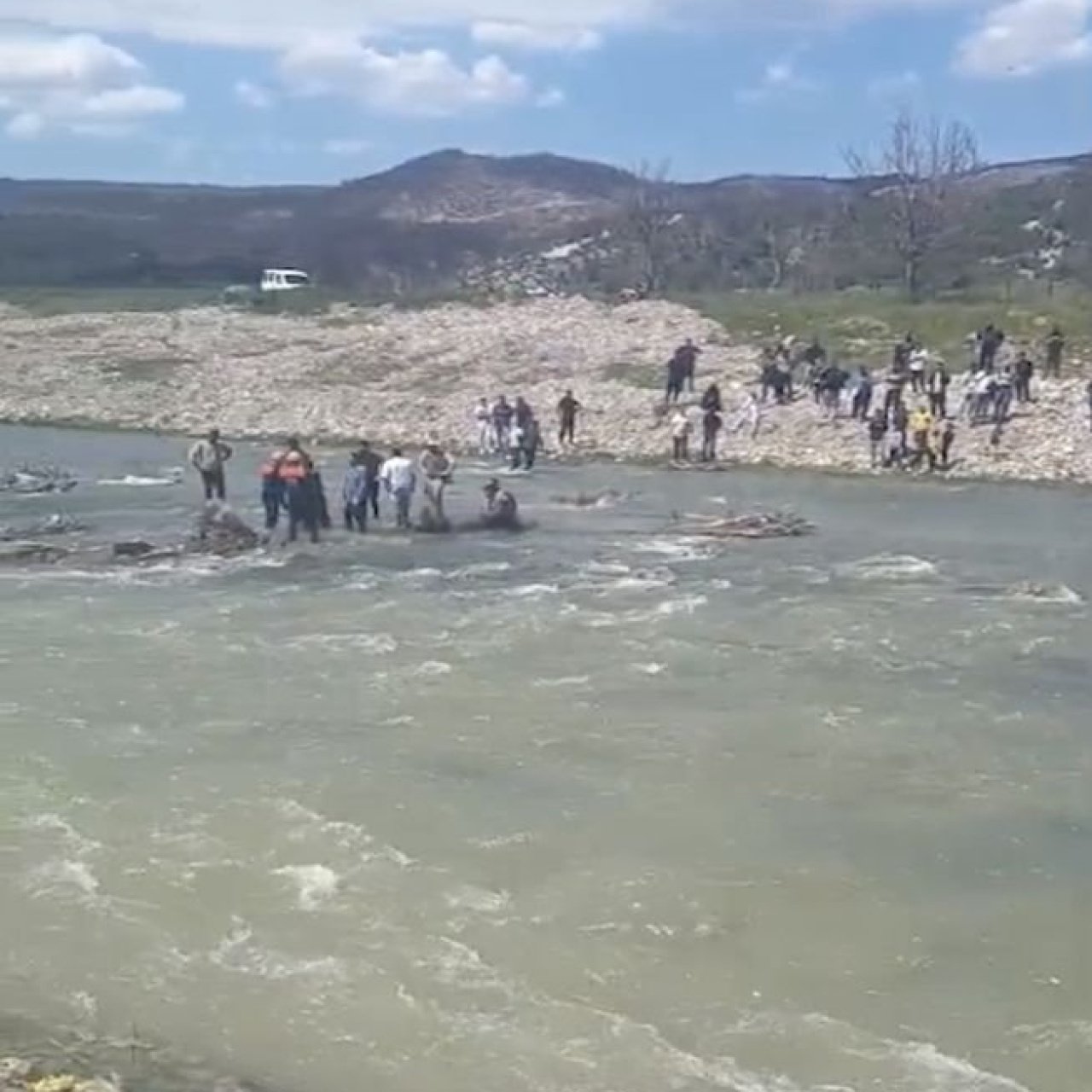 Kayıp kadın çayda ölü bulundu