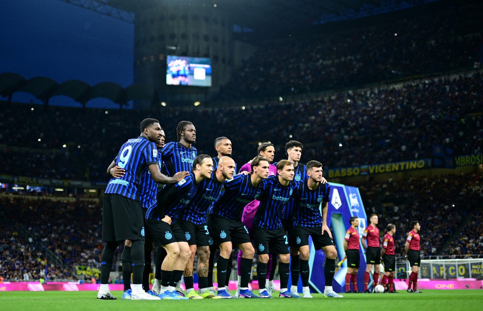 Hakan Çalhanoğlu'nun takımı Inter şampiyon