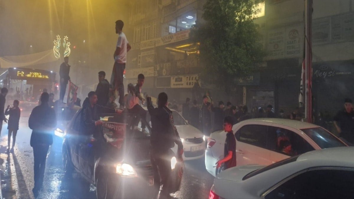 SON DAKİKA| Amedspor kutlamalarında 11 yaralı, 10 gözaltı