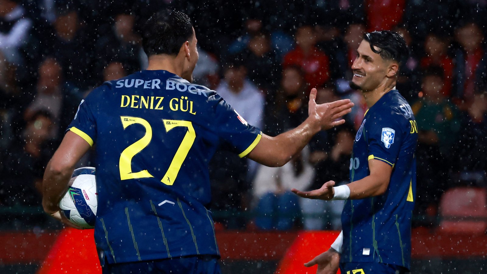Deniz Gül'ün golü yetmedi: Şampiyon Porto, AVS deplasmanından çıkamadı