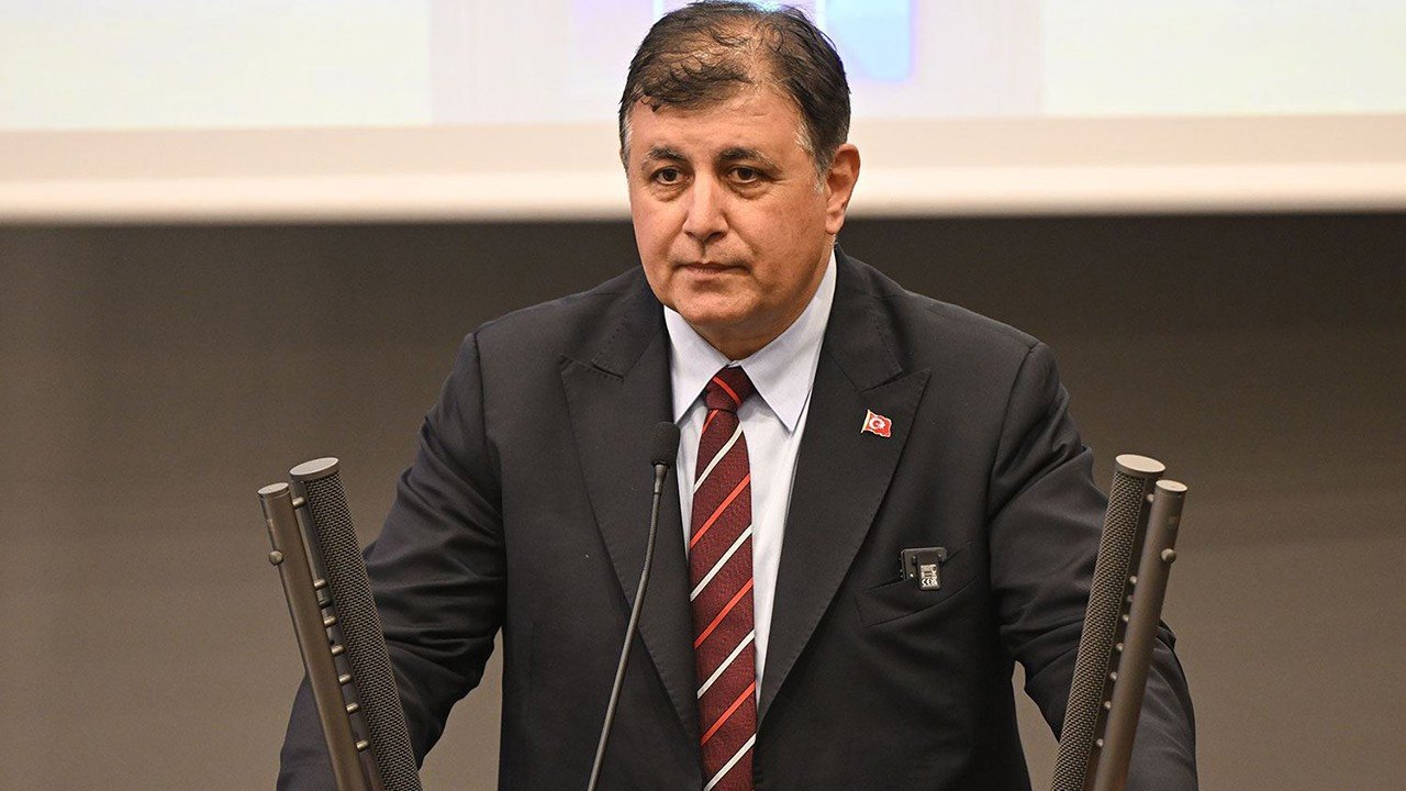 İzmir Büyükşehir Belediye Başkanı Cemil Tugay CHP'den istifa etti