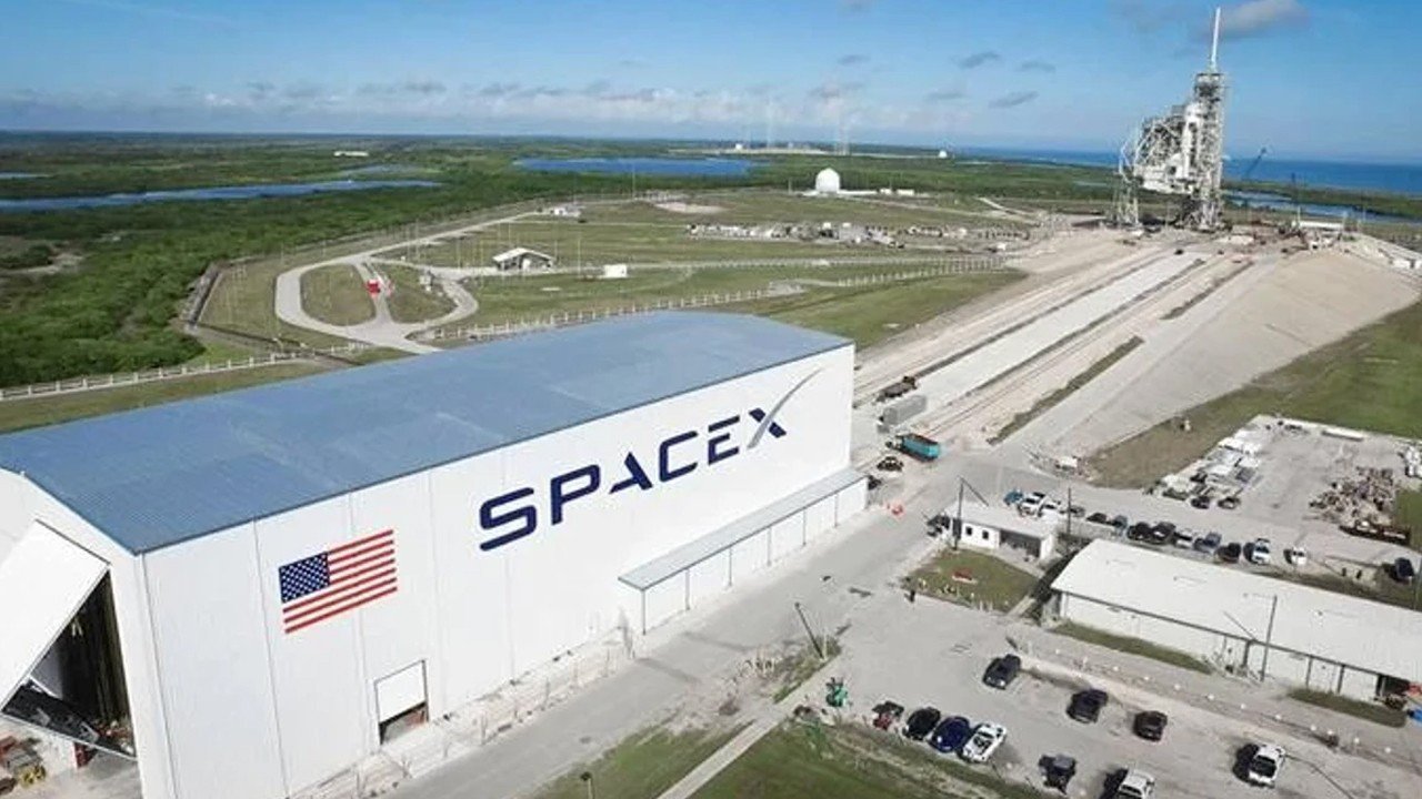 SpaceX'den 60 milyar dolarlık hamle: Yapay zeka şirketi Anysphere'i bünyesine katıyor