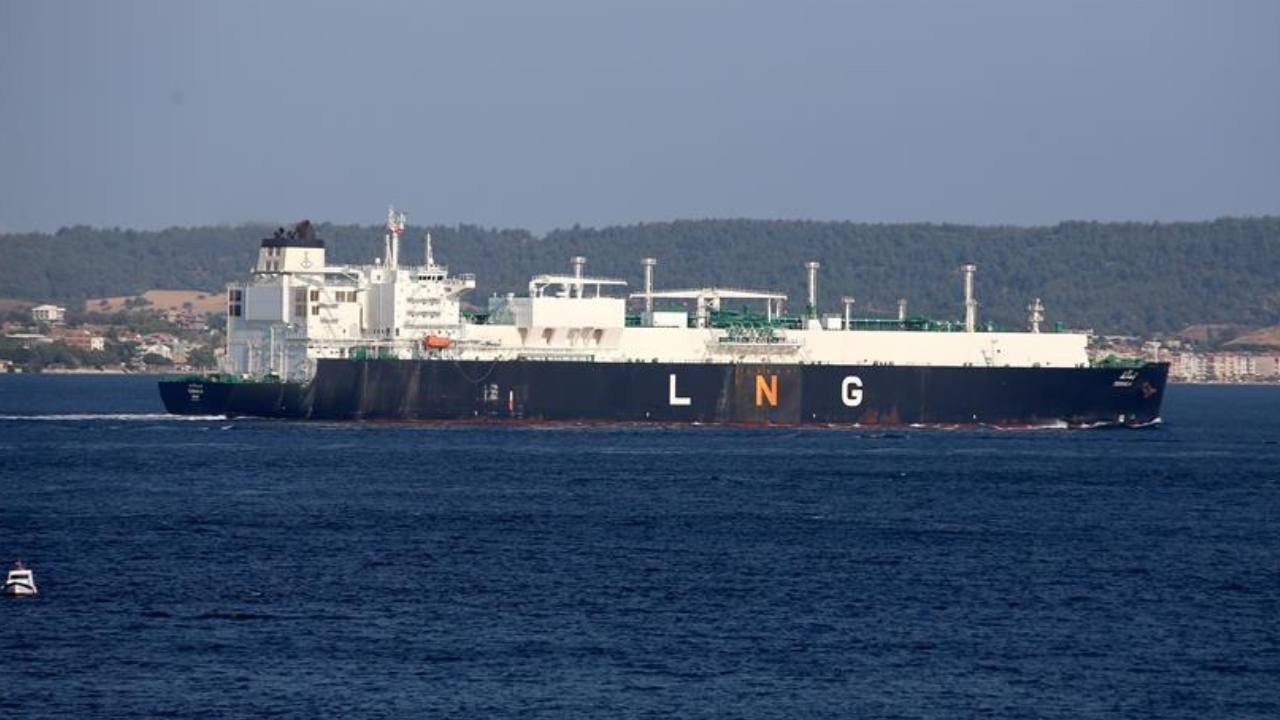 Katar LNG tankeri savaş sonrası ilk kez Hürmüz Boğazı'nı geçti