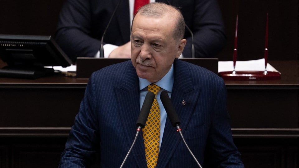 Erdoğan kürsüden vekillerini fırçaladı!
