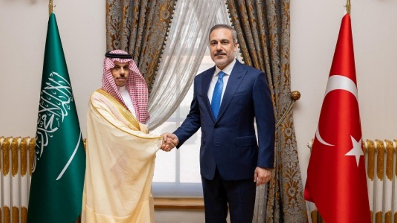 Türkiye ve Suudi Arabistan diplomatik pasaportlarda vizeyi kaldırdı