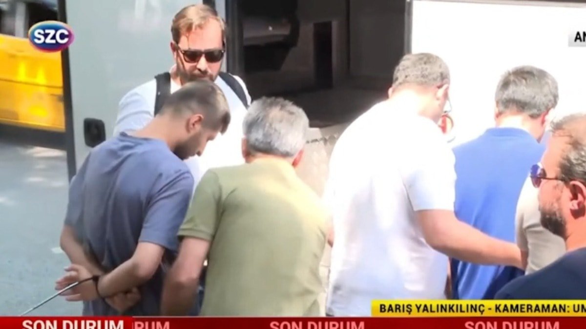 Öğretmenlere polis müdahalesi: Ters kelepçeyle gözaltına alındılar